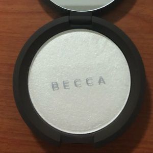Becca Shimmering Skin Perfector Pressed in Pearl